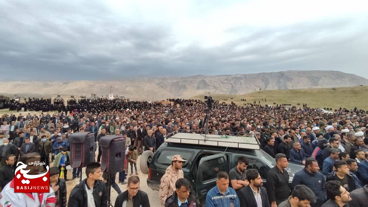 پیکر بسیجی شهید «داوود جاودانیان» در زادگاهش آرام گرفت +( تصاویر() پیکر بسیجی شهید «داوود جاودانیان» در زادگاهش آرام گرفت +( تصاویر()