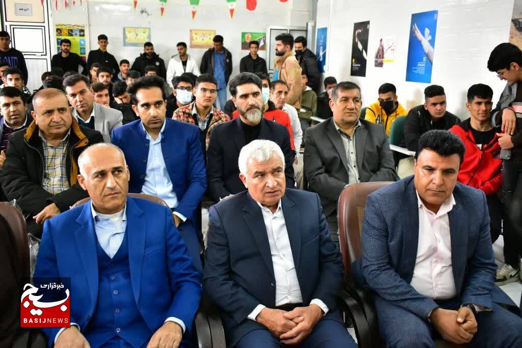 هنرجویان نمونه علمی و اخلاقی هنرستان کشاورزی آیت الله ملک حسینی یاسوج تجلیل شدند