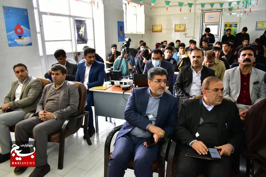 هنرجویان نمونه علمی و اخلاقی هنرستان کشاورزی آیت الله ملک حسینی یاسوج تجلیل شدند