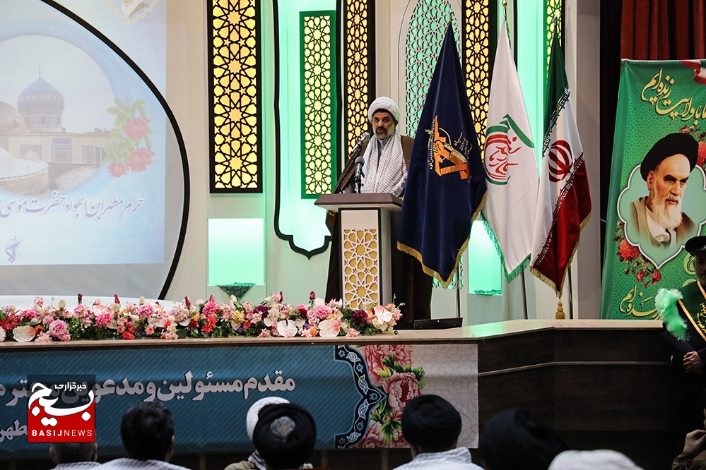 برگزاری همایش جهاد تبیین با حضور ائمه جماعات قم/ تجلیل از خانواده و مدیران بسیجی