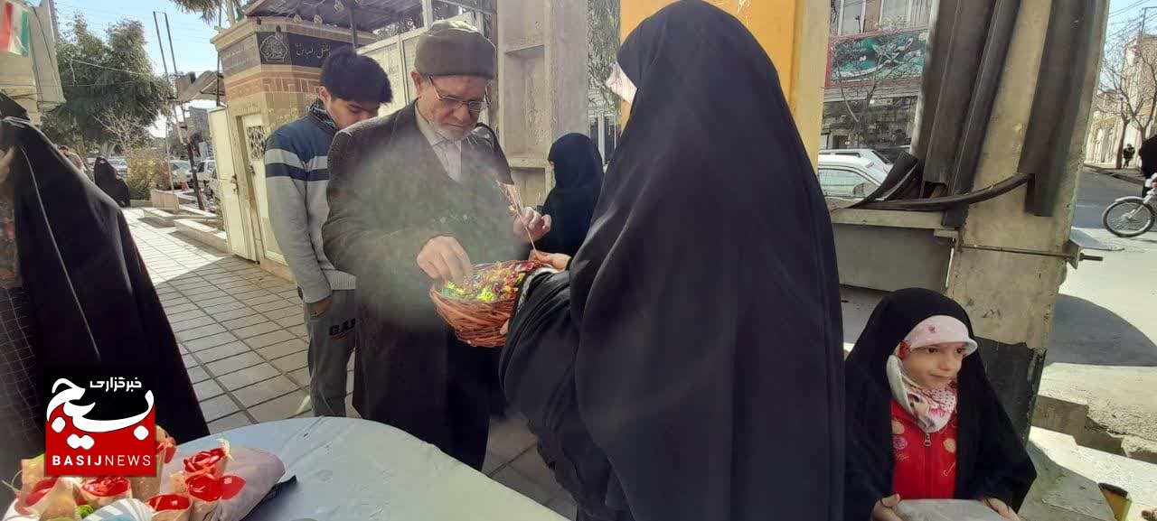 قدردانی بسیجیان پایگاه سیدالشهداء از طلاب محله