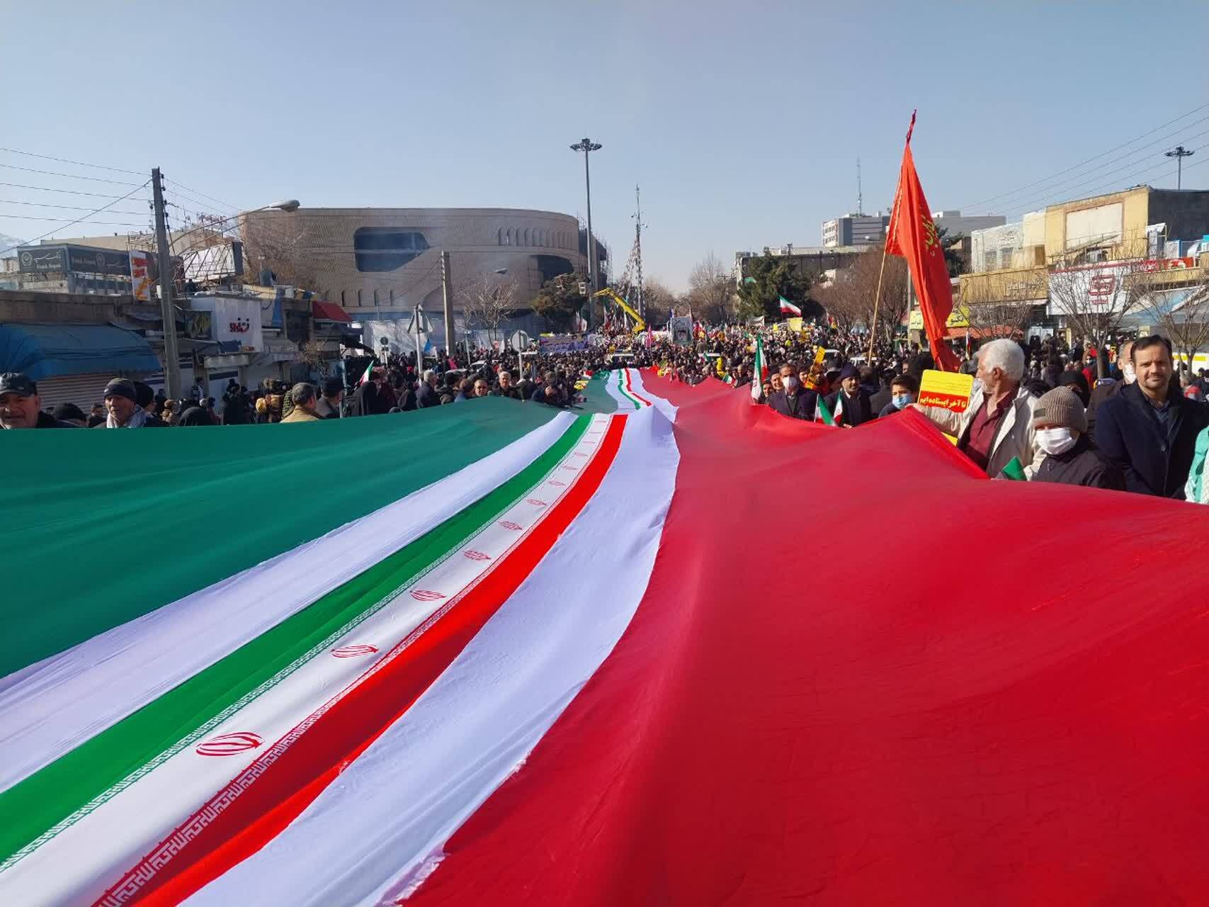 نمایش شکوه پیروزی در استان مرکزی/ همه آمده اند