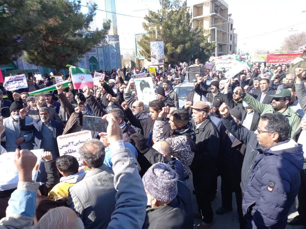 نمایش شکوه پیروزی در استان مرکزی/ همه آمده اند