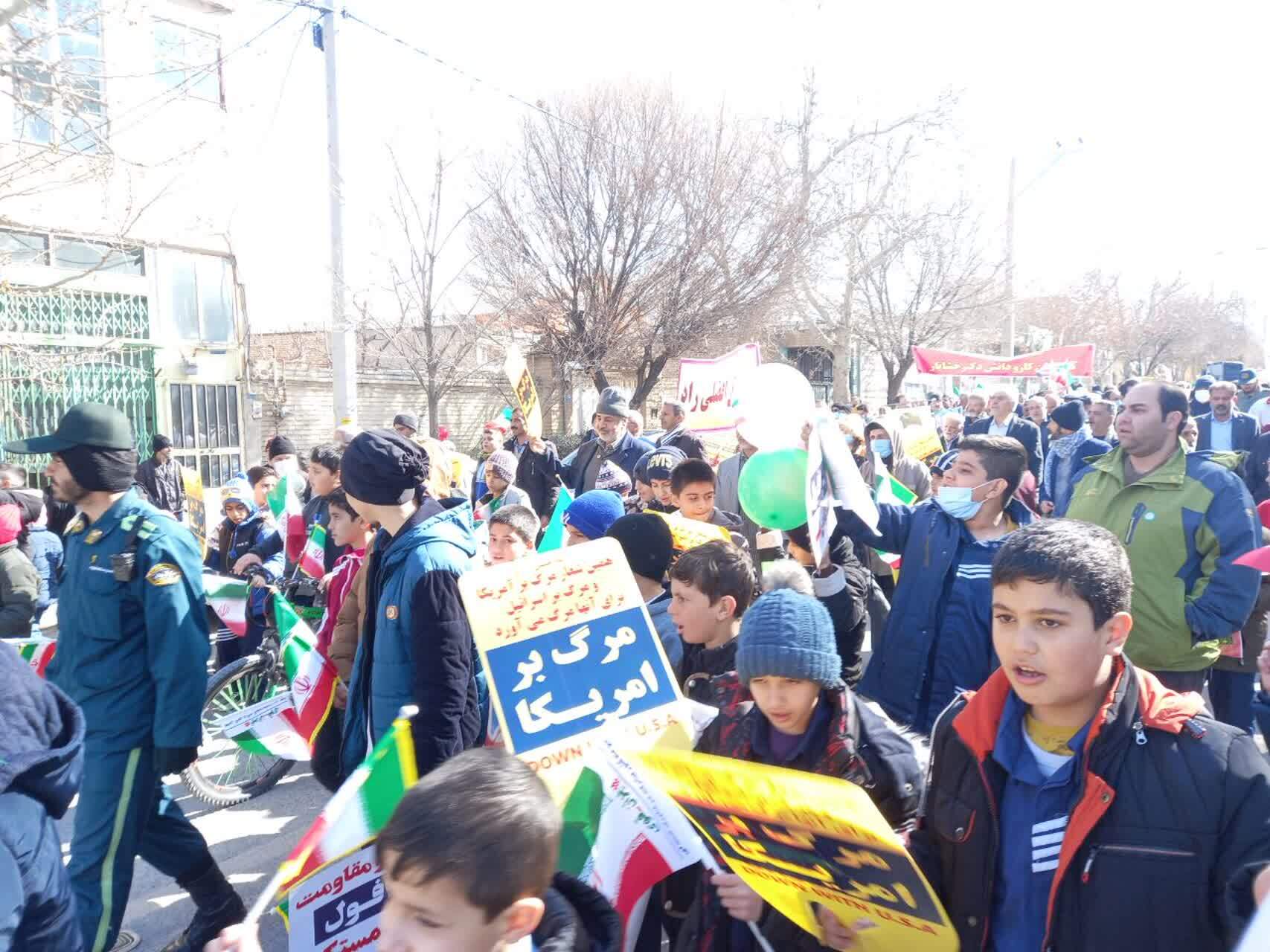 نمایش شکوه پیروزی در استان مرکزی/ همه آمده اند