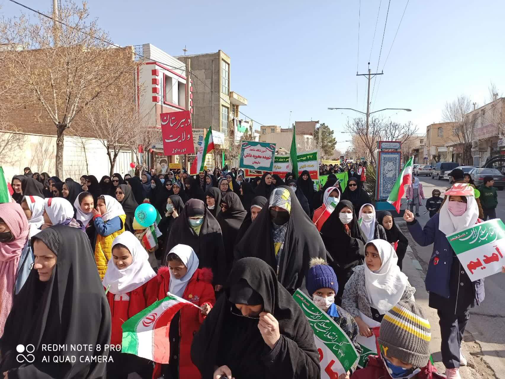نمایش شکوه پیروزی در استان مرکزی/ همه آمده اند