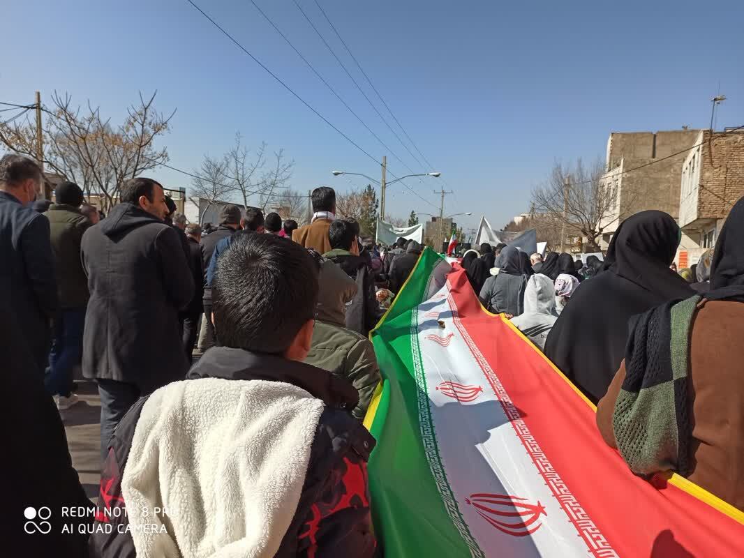 نمایش شکوه پیروزی در استان مرکزی/ همه آمده اند