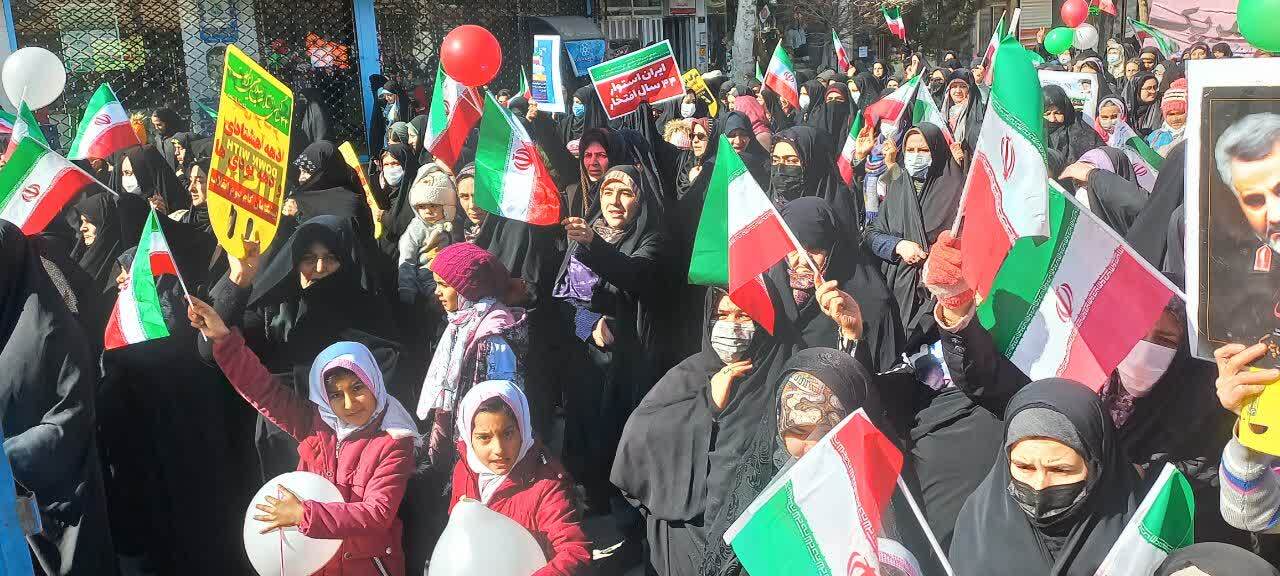 نمایش شکوه پیروزی در استان مرکزی/ همه آمده اند