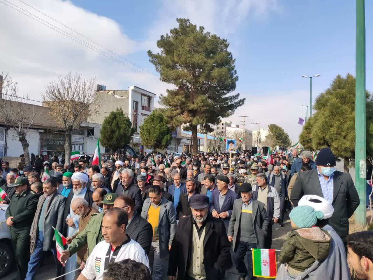نمایش شکوه پیروزی در استان مرکزی/ همه آمده اند