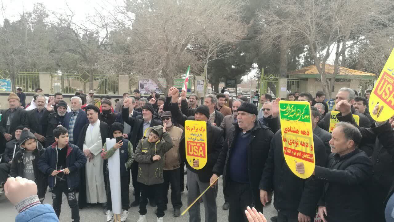 نمایش شکوه پیروزی در استان مرکزی/ همه آمده اند