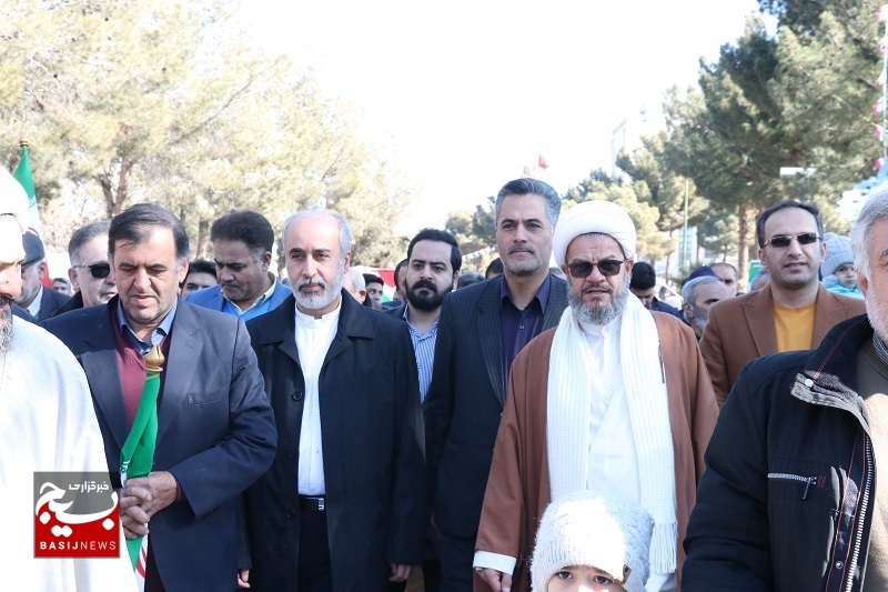 جلوه گری حماسه غرورآفرین راهپیمایی ۲۲ بهمن مردم دامغان در قاب تصاویر