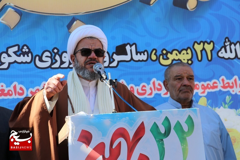 جلوه گری حماسه غرورآفرین راهپیمایی ۲۲ بهمن مردم دامغان در قاب تصاویر