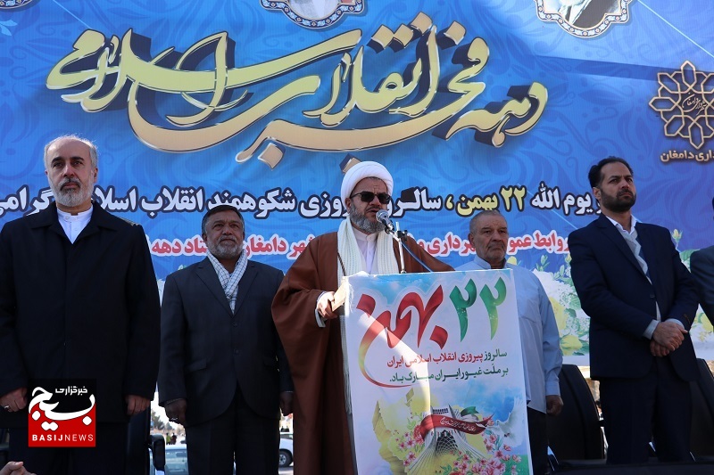 جلوه گری حماسه غرورآفرین راهپیمایی ۲۲ بهمن مردم دامغان در قاب تصاویر