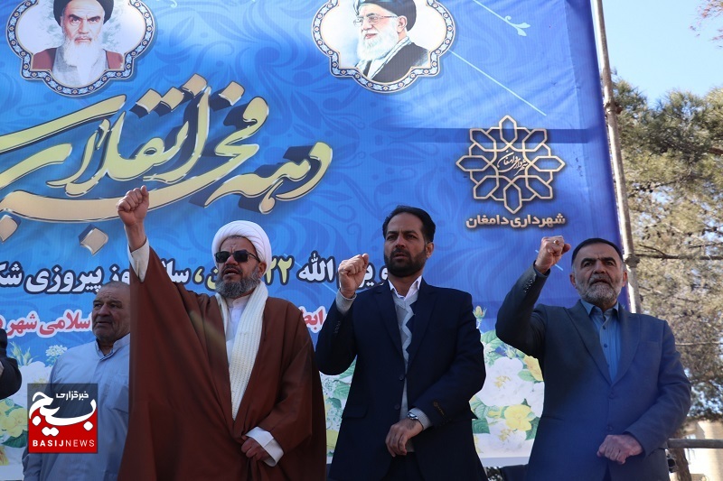 جلوه گری حماسه غرورآفرین راهپیمایی ۲۲ بهمن مردم دامغان در قاب تصاویر