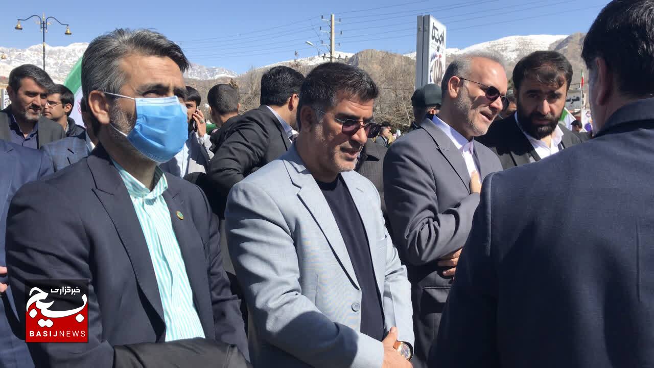 حضور اعضای سازمان بسیج حقوقدانان در راهپیمایی ۲۲ بهمن و ارایه مشاوره حقوقی رایگان به مردم