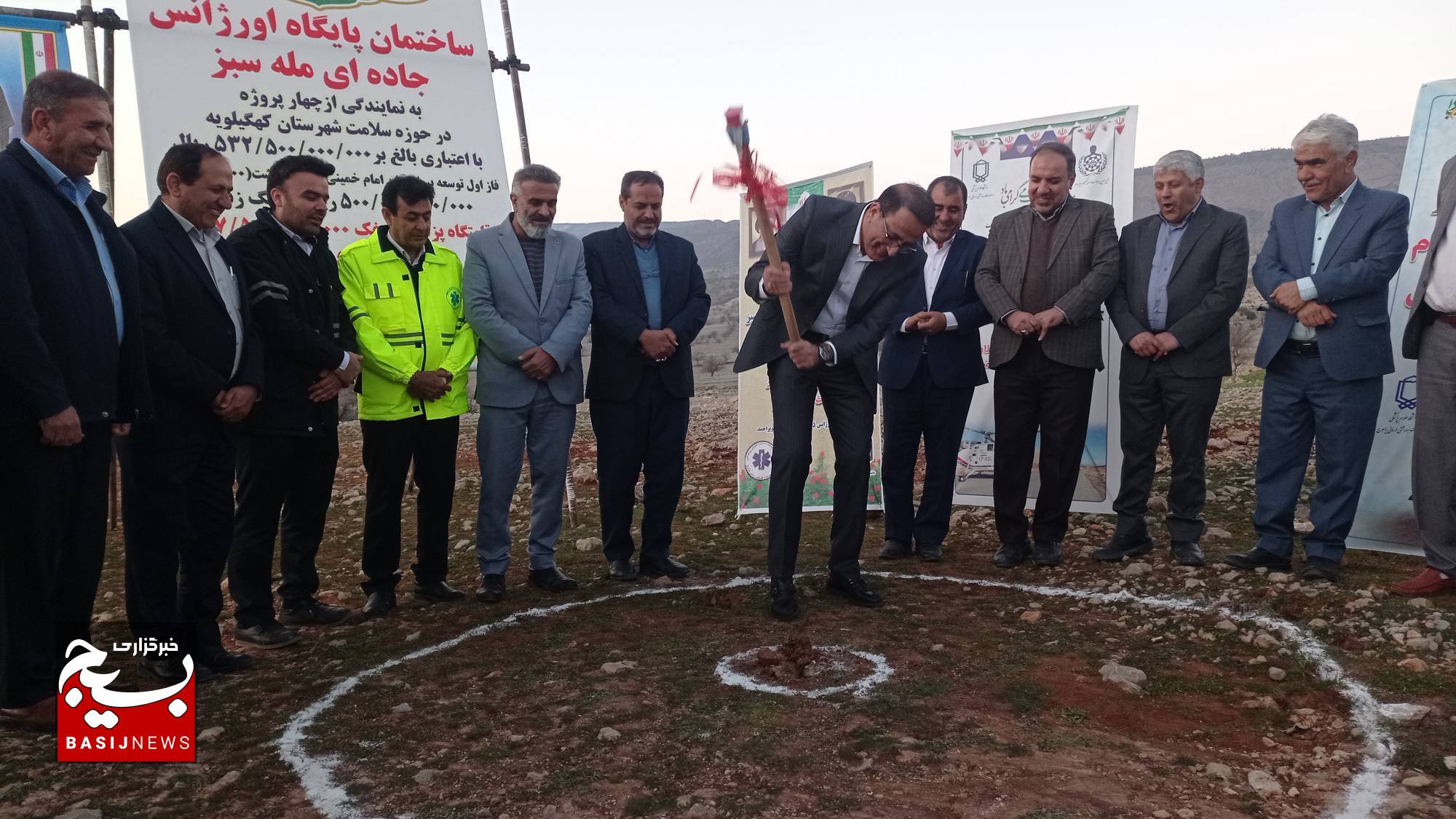 عملیات ساخت اوژانس ۱۱۵ جاده‌ای خیر ساز در جاده ملی پاتاوه دهدشت آغاز شد/ تقدیر معاون استاندار از خیر گرانقدر مهندس صدیقه ضرغامی