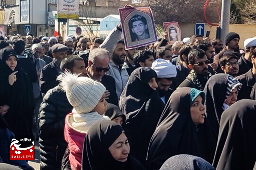 پیکر مطهر «علیرضا بادرام» در قم تشییع شد پیکر مطهر «علیرضا بادرام» در قم تشییع شد