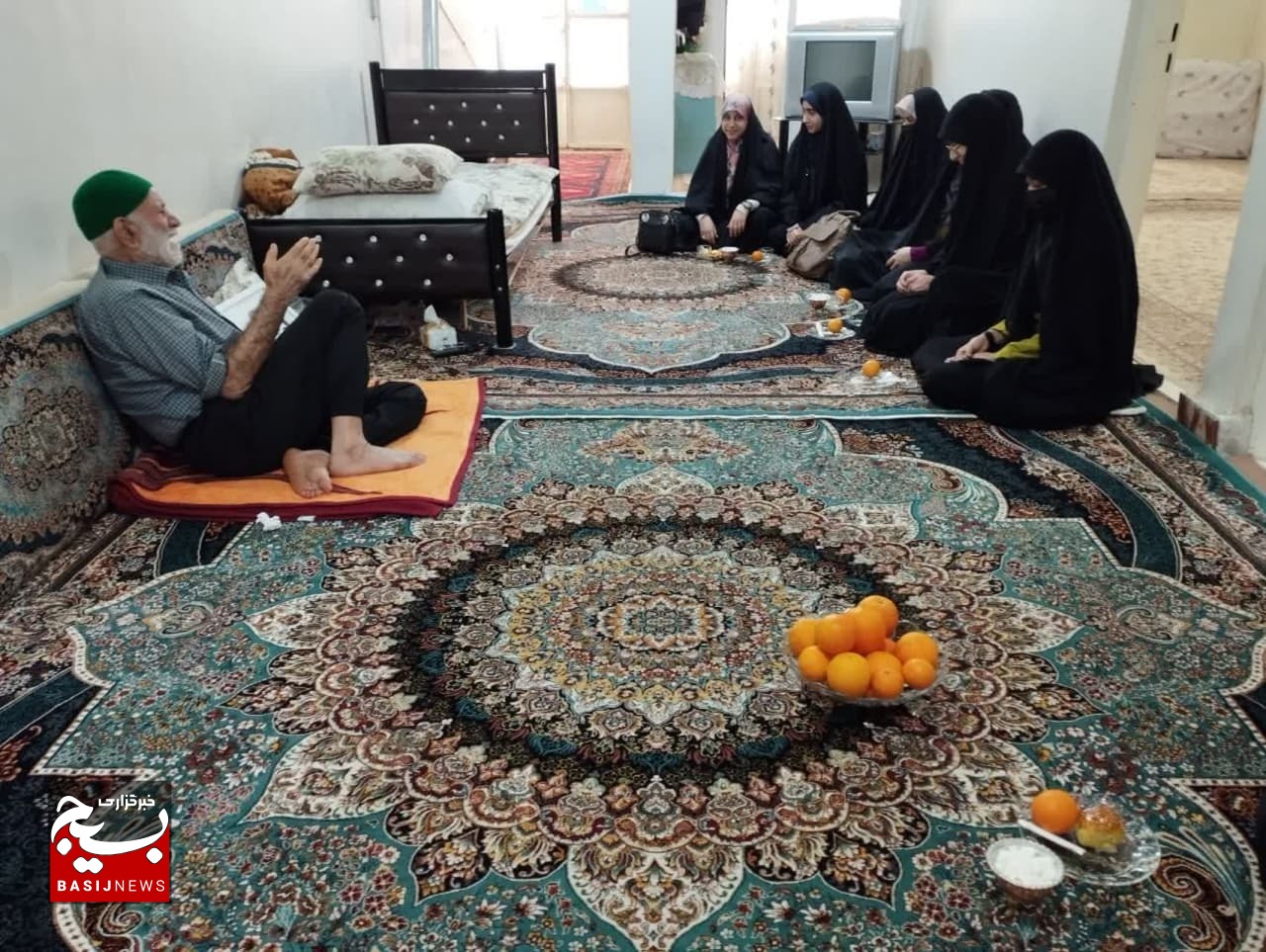 دیدار اعضای شورای پایگاه سمیه قم با خانواده شهید سید جواد موسوی دیدار اعضای شورای پایگاه سمیه قم با خانواده شهید سید جواد موسوی