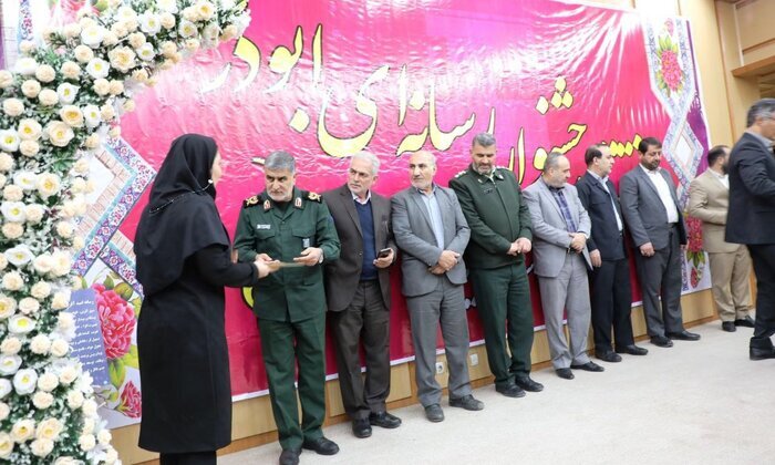 خبرنگاران مرکز ایلام در هشتمین جشنواره رسانه ای ابوذر حائز رتبه های برتر شدند خبرنگاران مرکز ایلام در هشتمین جشنواره رسانه ای ابوذر حائز رتبه های برتر شدند