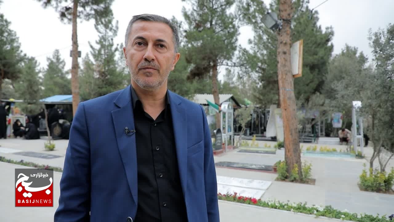 پسرم راهی را رفت تا سرباز امام زمان(عج) شود پسرم راهی را رفت تا سرباز امام زمان(عج) شود