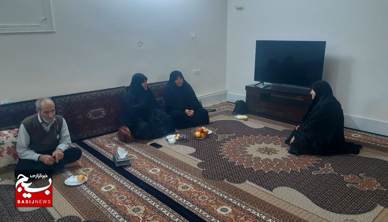 دیدار مسئول بسیج جامعه زنان سپاه زنجان با خانواده شهید«قربانی» + تصاویر دیدار مسئول بسیج جامعه زنان سپاه زنجان با خانواده شهید«قربانی» + تصاویر