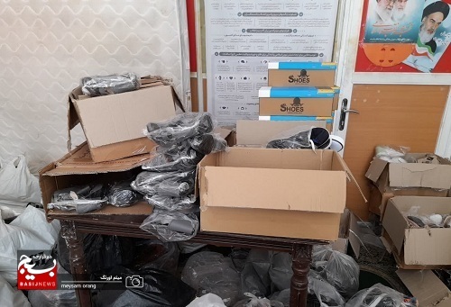 تهیه و توزیع 80 بسته کمک معیشتی و 300 جفت کفش در بین خانواده های آبرومند