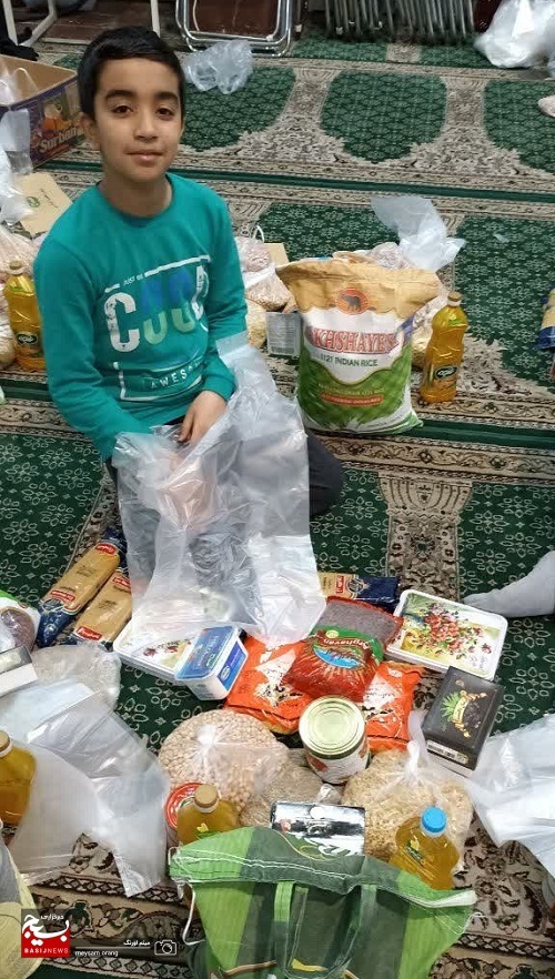 تهیه و توزیع 80 بسته کمک معیشتی و 300 جفت کفش در بین خانواده های آبرومند