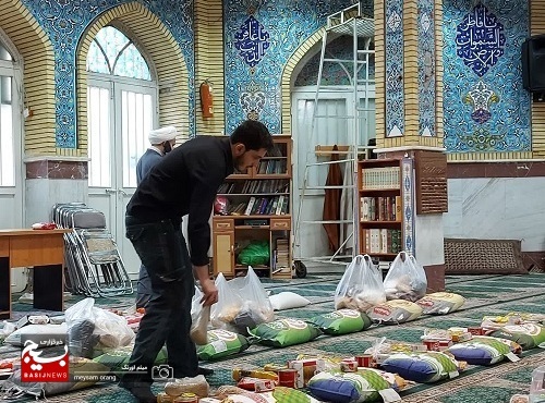 تهیه و توزیع 80 بسته کمک معیشتی و 300 جفت کفش در بین خانواده های آبرومند