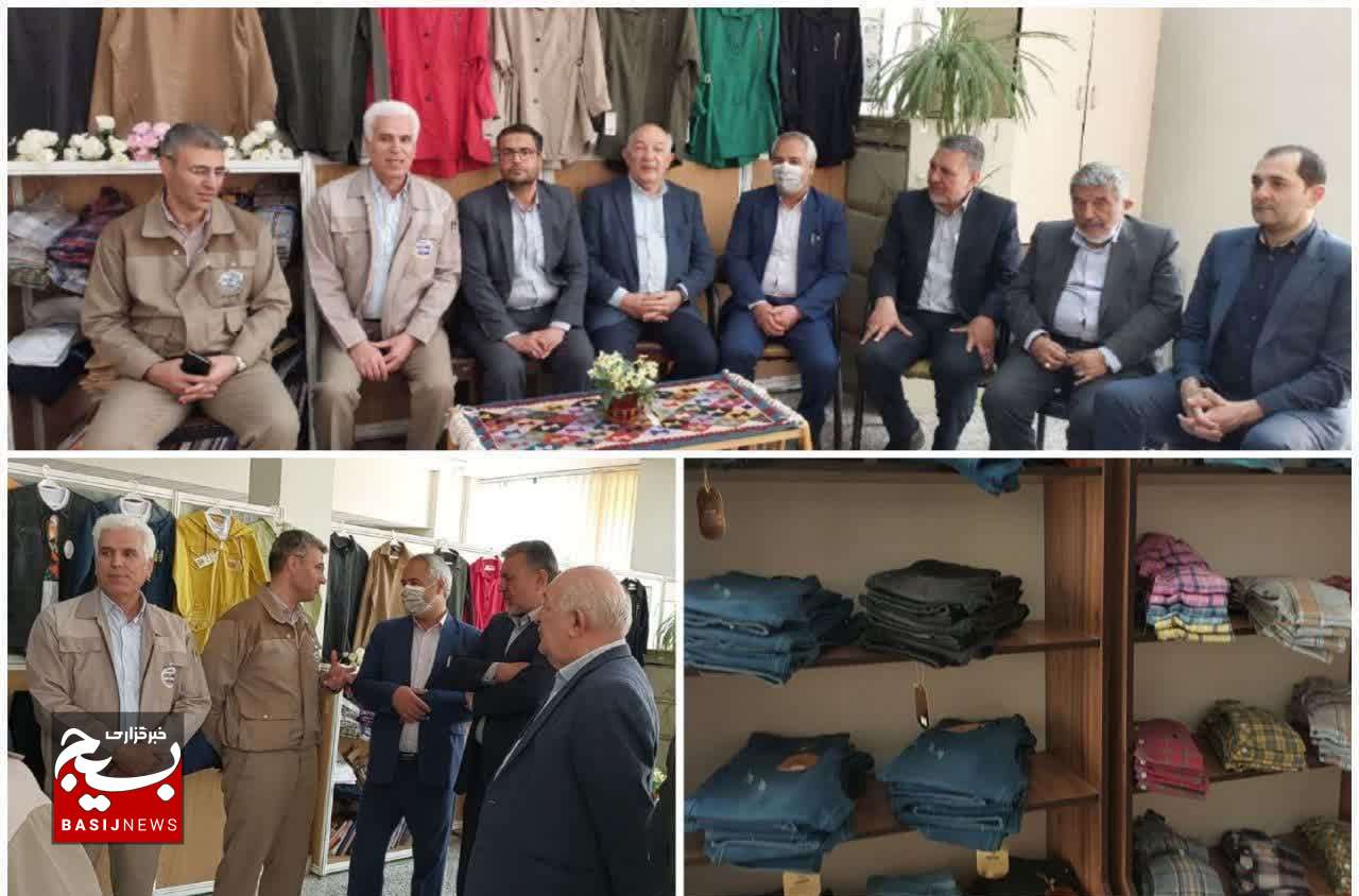 اهدای1650 دست لباس نو  به دانش آموزان نیازمند شهرستان زاوه