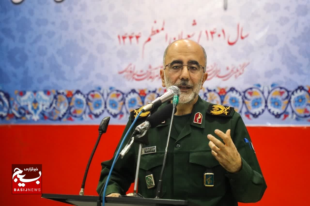 خادمان دومین کنگره ملی شهدای استان قم تجلیل شدند خادمان دومین کنگره ملی شهدای استان قم تجلیل شدند