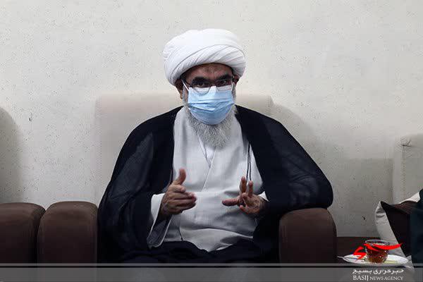 دیدار مسئولین استان بوشهر با سه خانواده شهید روحانی