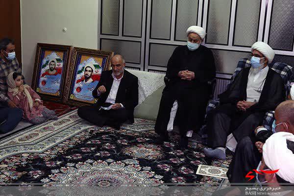 دیدار مسئولین استان بوشهر با سه خانواده شهید روحانی