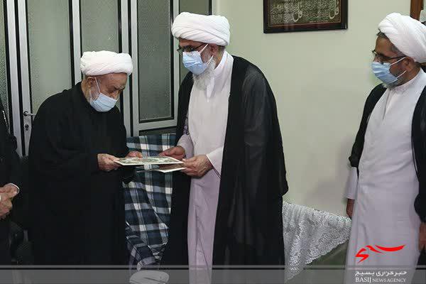 دیدار مسئولین استان بوشهر با سه خانواده شهید روحانی