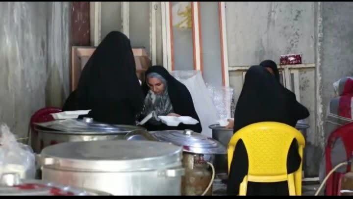پخت غذای گرم  و توزیع بیش از ۱۰۰۰ بسته های معیشتی درایام ماه مبارک رمضان ولیالی قدر توسط سپاه ناحیه دهلران