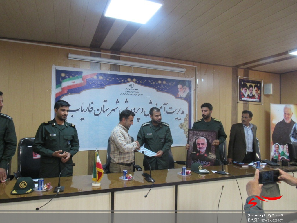 دیدار و تقدیر پاسداران ناحیه فاریاب از کارکنان آموزش و پرورش شهرستان به مناسبت هفته عقیدتی سیاسی و هفته معلم
