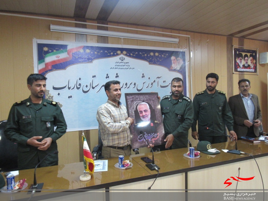 دیدار و تقدیر پاسداران ناحیه فاریاب از کارکنان آموزش و پرورش شهرستان به مناسبت هفته عقیدتی سیاسی و هفته معلم