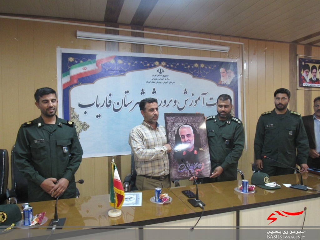 دیدار و تقدیر پاسداران ناحیه فاریاب از کارکنان آموزش و پرورش شهرستان به مناسبت هفته عقیدتی سیاسی و هفته معلم