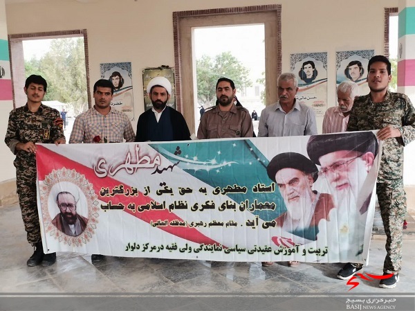 غبار روبی گلزار شهدا شهر دلوار در هفته عقیدتی سیاسی