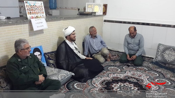 سرکشی از خانوده معلم شهید غلامرضا فرهمند در دلوار