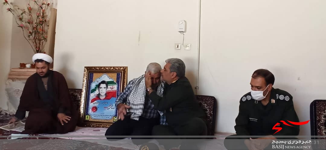 دیدار از خانواده شهدای روحانی با حضور مسئولین
