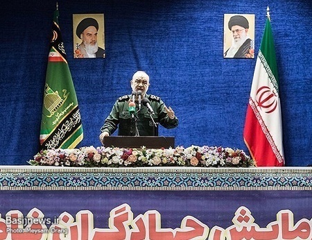 بسیجیان مصداق نزول نصرت الهی هستند