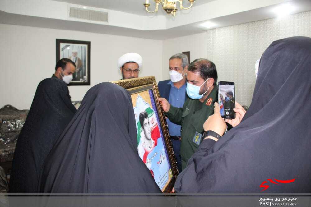دیدار فرمانده سپاه ثارالله از خانواده شهدای روحانی دیدار فرمانده سپاه ثارالله از خانواده شهدای روحانی