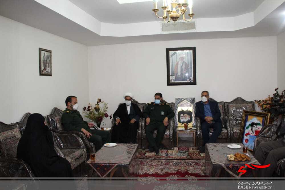 دیدار فرمانده سپاه ثارالله از خانواده شهدای روحانی دیدار فرمانده سپاه ثارالله از خانواده شهدای روحانی