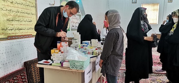 توزیع بسته های معیشتی و ارائه خدمات درمانی در خلخال بمناسبت هفته جهاد سازندگی