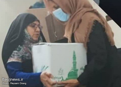 تهیه و توزیع تعدادی بسته ی معیشتی و سیسمونی ویژه خانواده های آبرومند