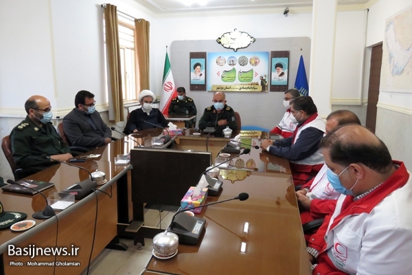 دیدار مدیر عامل هلال احمر بوشهر با فرمانده سپاه امام صادق (ع) / سپاه و هلال احمر آماده خدمات&zwnj;رسانی به مردم هستند