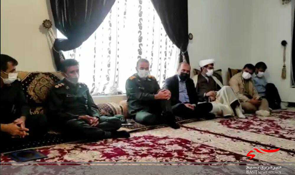 غباروبی گلزار شهدای یاسوج و دیدار و تجلیل از خانواده شهید نعمت الله شهرخ پور