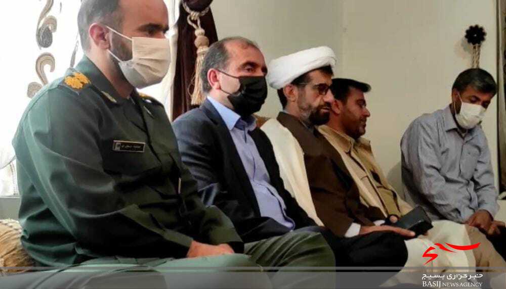 غباروبی گلزار شهدای یاسوج و دیدار و تجلیل از خانواده شهید نعمت الله شهرخ پور