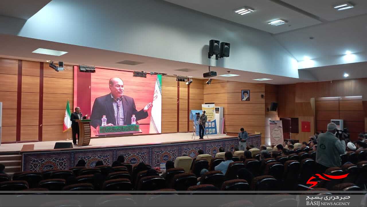 رونمایی از ۶ عنوان کتاب تاریخ شفاهی دفاع مقدس کهگیلویه و بویراحمد