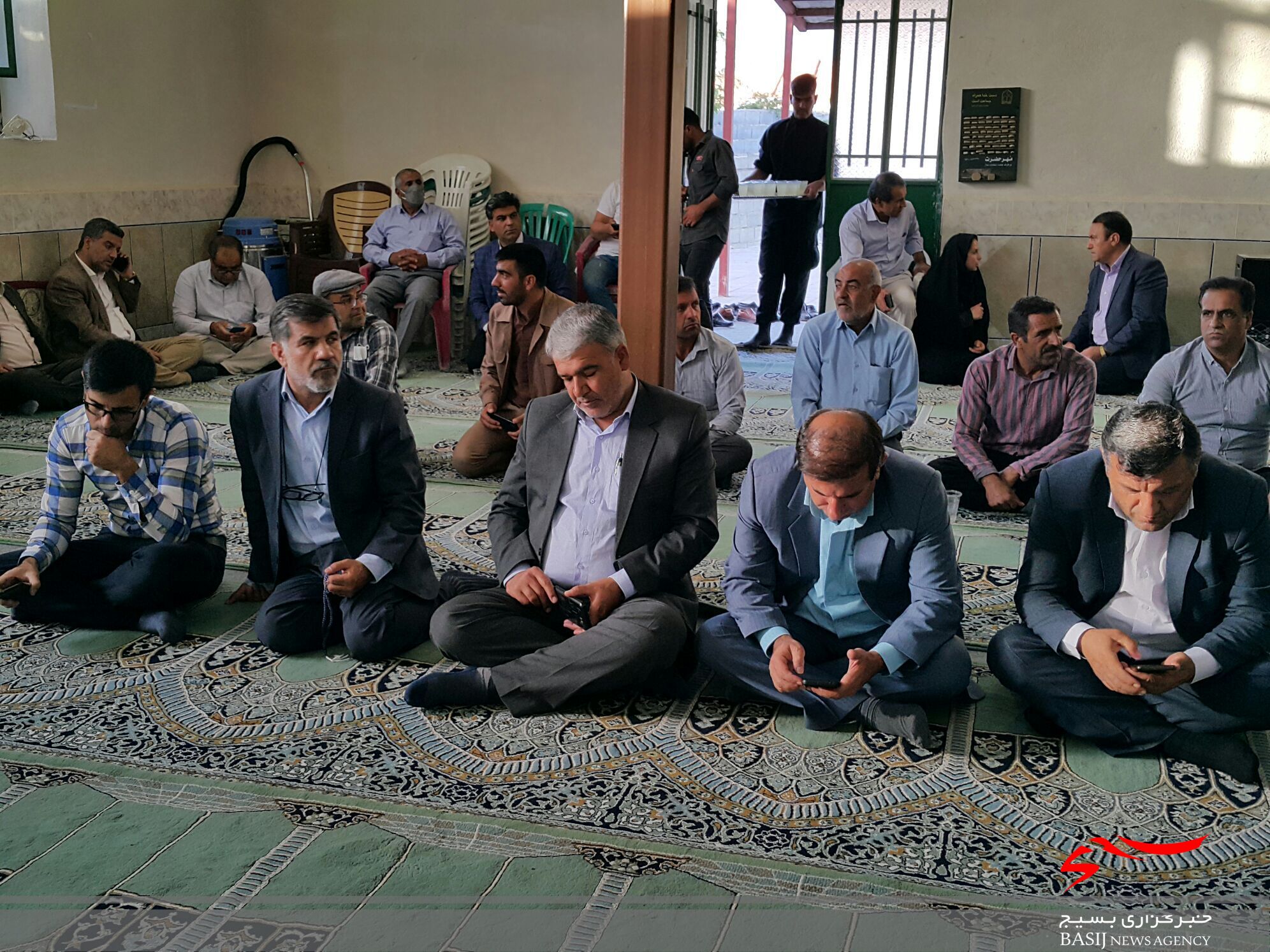 میز خدمت جهادی ناحیه مقاومت بسیج یاسوج در چنارستان وسطی و علیا و پیگیری مشکلات مردم / واکنش روشنفکر به برگشت خوردن اعتبارات استان/ روشنفکر چه کسانی را به خدا واگذار کرد؟