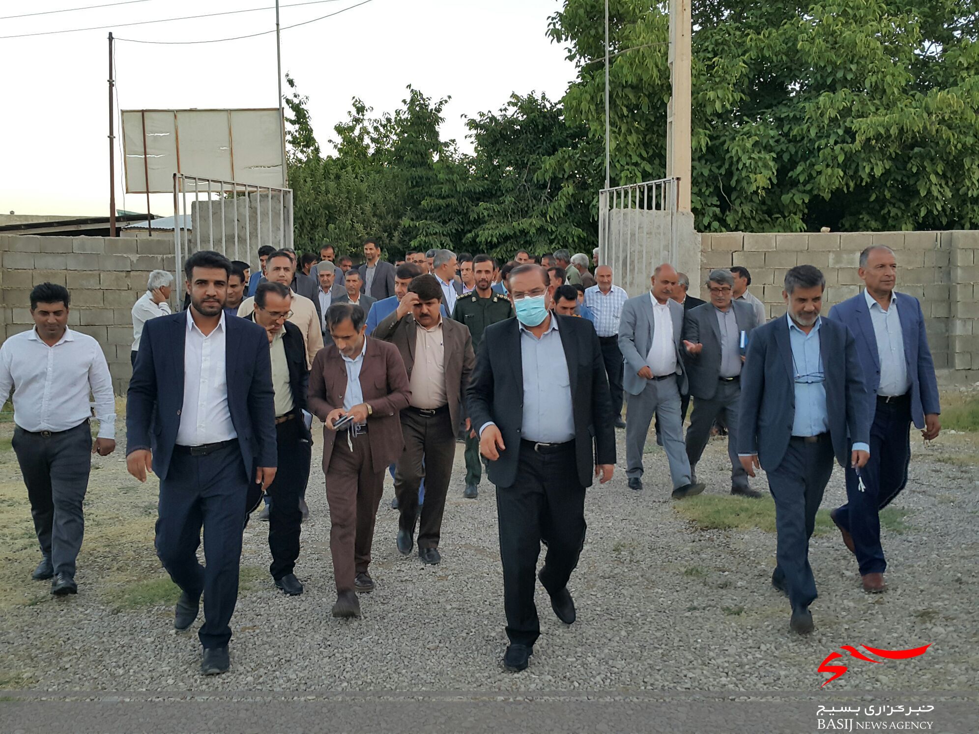 میز خدمت جهادی ناحیه مقاومت بسیج یاسوج در چنارستان وسطی و علیا و پیگیری مشکلات مردم / واکنش روشنفکر به برگشت خوردن اعتبارات استان/ روشنفکر چه کسانی را به خدا واگذار کرد؟